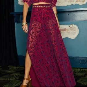 ISO L/XL I hesitated and got distracted for an hour and my size was gone!